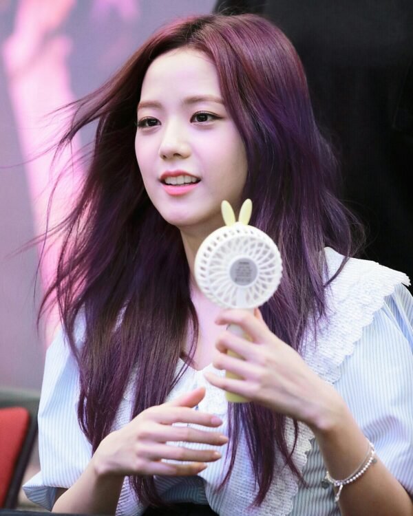 Kim Ji-soo at Fan Si