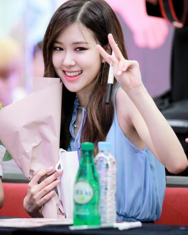 Rosé Park at Fan Sig